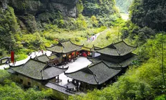 ทัวร์จีน ฉงชิ่ง อู่หลง อุทยานหลุมฟ้าสะพานสวรรค์ อุทยานเขานางฟ้า รถไฟฟ้าทะลุตึก หงหยาต้ง ไม่เข้าร้านรัฐบาล