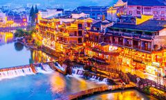 ทัวร์จีน ฉางซา จางเจียเจี้ย เมืองโบราณเฟิ่งหวง เมืองโบราณฟูหรงเจิ้น ภูเขาเจ็ดดาว สวนหมีแพนด้า ตึกมหัศจรรย์ 72 ชั้น 