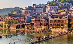 ทัวร์จีน จางเจียเจี้ย เมืองโบราณเฟิ่งหวง เมืองโบราณฝูหรงเจิ้น ภูเขาเจ็ดดาว ตึกมหัศจรรย์ 72 ชั้น ถนนซีปู้เจีย 