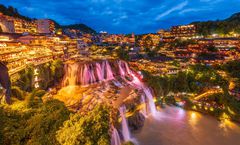 ทัวร์จีน อี้ชาง จางเจียเจี้ย เมืองโบราณฝูหรงเจิ้น หมู่บ้านวัฒนธรรมซานเสีย ถ้ำเก้าสวรรค์ อุทยานฟงหลินซี ล่องเรือหมู่บ้านไม้ไผ่