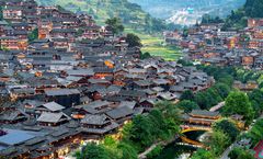 โปรชนบูธ ลด 800บาท/ที่, รูดบัตรฟรี จองภายใน 5-8 มี.ค. 69 : ทัวร์จีน กุ้ยโจว อันซุ่น หมู่บ้านแม้วซีเจียง ชมดอกศรีตรังถนนเจี้ยวฉ่าง น้ำตกหวงกั๋วซู่ ไม่เข้าร้านรัฐบาล