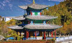 ทัวร์จีน คุนหมิง ต้าหลี่ ลี่เจียง เมืองโบราณซู่เหอ สระมังกรดำ ร้านกาแฟ YUN DI AN นั่งรถไฟชมวิวภูเขาหิมะมังกรหยก
