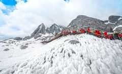 ทัวร์จีน คุนหมิง ต้าหลี่ นั่งกระเช้าขึ้นภูเขาหิมะมังกรหยก ทะเลสาบไป๋สุยเหอ วัดลามะซงจ้าหลิน นั่งรถไฟความเร็วสูง 