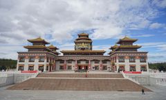 ทัวร์จีน มองโกเลียใน ทุ่งหญ้าออร์ดอส ทำเนียบพระลามะอูหลาน ทะเลทรายเย่หมิงซา เขตท่องเที่ยวเจงกิสข่าน
