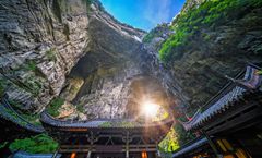 ทัวร์จีน สงกรานต์ ฉงชิ่ง อู่หลง อุทยานหลุมฟ้า รถไฟฟ้าทะลุตึก ศาลาประชาคม ราคารวมทุกอย่างแล้ว ไม่เข้าร้านรัฐบาล