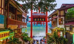 ทัวร์จีน ฉงชิ่ง หมู่บ้านโบราณฉือซีโข่ว รถไฟฟ้าทะลุตึก ถนนโบราณริมผา หงหยาต้ง Raffles City อิสระเต็มวัน