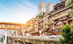 ทัวร์จีน บินตรงฉงชิ่ง สถานึรถไฟทะลุตึก ถนนต้นแปะก๊วย หงหยาต้ง ตรอกโบราณหลงเหมินฮ่าว อิสระเต็มวัน