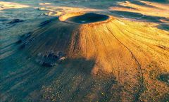 ทัวร์จีน มองโกเลียใน ออร์ดอส อุทยานภูเขาไฟอูลันฮาตา วัดต้าเจา เนินทรายเสี่ยงซาวาน ทำเนียบพระอวตารอูหลาน