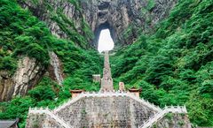 ทัวร์จีน ฉางซา จางเจียเจี้ย ภูเขาเทียนเหมินซาน ถ้ำประตูสวรรค์ เมืองโบราณฟูหรงเจิ้น ล่องเรือน้ำตกฟูหรงเจิ้น 