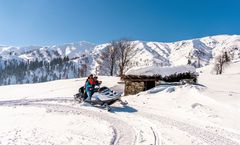 ทัวร์อินเดีย เดลี ศรีนาคา แคชเมียร์ เทือกเขากุลมาร์ค ทัชมาฮาล สวนโมกุล ล่องเรือชิคาร่า เทศกาลสวนทิวลิป