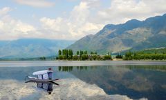 ทัวร์อินเดีย แคชเมียร์ ศรีนาคา พาฮาลแกม นั่งกระเช้ากอนโดล่าชมหุบเขากุลมาร์ค ทุ่งดอกมัสตาร์ด สวนโมกุล ล่องเรือพายโบราณชิคาร่า