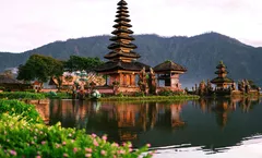 ทัวร์อินโดนีเซีย บาหลี วัดอุลันดานู วิหารทานาล็อท สวนพระวิษณุ น้ำพุศักดิ์สิทธิ์แห่งวัด TEMPAKSIRING TEMPLE