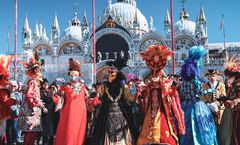 ทัวร์ฝรั่งเศส สวิส อิตาลี เทศกาลเวนิสคาร์นิวาล ยอดเขาทิตลิส หอเอนปิซ่า หอไอเฟล มหาวิหารเซนต์ปีเตอร์ 