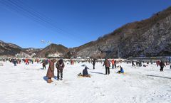 ทัวร์เกาหลี โซล เทศกาลตกปลาน้ำแข็งซานชอนอ โซลทาวเวอร์ ไร่สตรอเบอร์รี่ หมู่บ้านบุคชอนฮันอก พักสกีรีสอร์ท