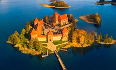 ทัวร์เอสโตเนีย ลัตเวีย ลิทัวเนีย ทาลลินน์ วิลนีอุส ปราสาททราไก บ้านนายหัวดำ สุสานไม้กางเขน โบสถ์เซนต์แอน