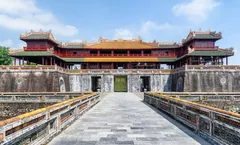 ทัวร์เวียดนาม ดานัง เว้ ฮอยอัน บานาฮิลล์ สวนสนุก Fantasy Park สะพานมือทองคำ พระราชวังไดนอย ล่องเรือกระด้ง พักบานาฮิลล์ 1 คืน