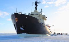 ทัวร์ฟินแลนด์ บินตรงเฮลซิงกิ หมู่บ้านซานตาคลอส กิจกรรมตกปูยักษ์ นั่งลากเลื่อนไซบีเรียนฮัสกี้ ล่องเรือตัดน้ำแข็ง รวมวีซ่า+ค่าทิปแล้ว