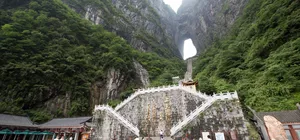 ลด 1,000บาท/ที่, รูดบัตรฟรี, ผ่อน0% จองภายใน 15ม.ค.-23ก.พ.69 : ทัวร์จีน ฉางซา จางเจียเจี้ย ฉงชิ่ง เมืองโบราณฟูหรงเจิ้น ถ้ำประตูสวรรค์ จัตุรัสมหาศาลาประชาคม