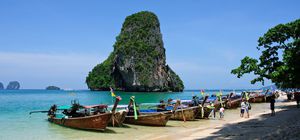 ทัวร์ไทย กระบี่ สระมรกต หมู่เกาะพีพี น้ำตกร้อน ลานปูดำ หาดถ้ำพระนาง ดำน้ำ4เกาะ