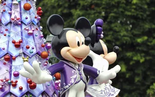 ทัวร์ฮ่องกง มาเก๊า สวนสนุกดิสนีย์แลนด์(รวมบัตร) กระเช้านองปิง เจ้าแม่กวนอิมริมทะเล วัดแชกงหมิว วัดชีหลิน เวเนเชี่ยน